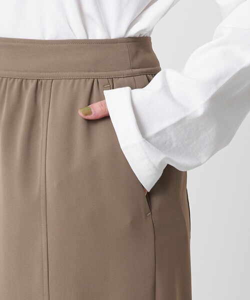 BEAUTY&YOUTH UNITED ARROWS（ビューティーアンドユースユナイテッドアローズ）の「【WEB限定 Wardrobe DAILY MINIMAL】ダブルクロス カーブスカート ウォッシャブル（スカート・レディース・ブラック/ブラウン・S/XS/M）」の16枚目の写真