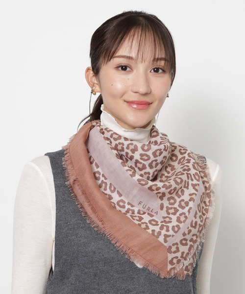 FURLA(フルラ)の「ウールスカーフ ”レオパード”(バンダナ/スカーフ・レディース・ベージュ/ブラウン・FREE)」の8枚目の写真