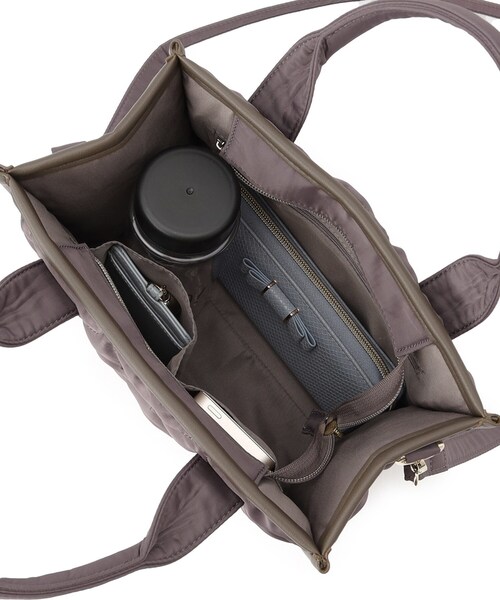 Lee(リー)の「【Lee別注】撥水キルトパイピング2WAYトート(トートバッグ・レディース・ブラック/ダークグレー/ベージュ系その他7・00)」の4枚目の写真