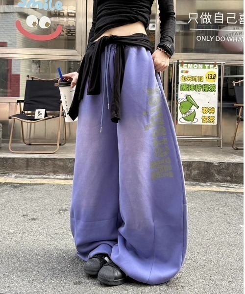 almo(アルモ)の「【LAMPOON】ビンテージ加工ワイドスエットパンツ(スウェットパンツ・レディース・パープル/ブラック・SMALL/MEDIUM/LARGE)」の2枚目の写真