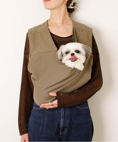 moncheri(モンシェリ)の「ワッフルスリングリュック【抱っこのような密着感・長さ調節可能・収納◎・飛び出し防止リード付】(ペット用キャリーケース・レディース・ベージュ/カーキ・S/M)」の5枚目の写真
