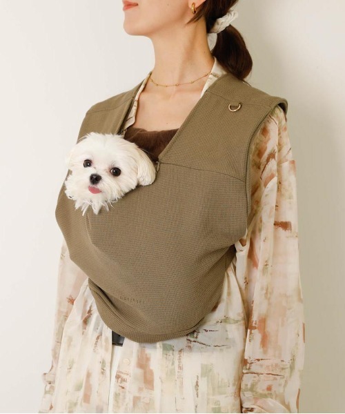moncheri(モンシェリ)の「ワッフルスリングリュック【抱っこのような密着感・長さ調節可能・収納◎・飛び出し防止リード付】(ペット用キャリーケース・レディース・ベージュ/カーキ・S/M)」の7枚目の写真