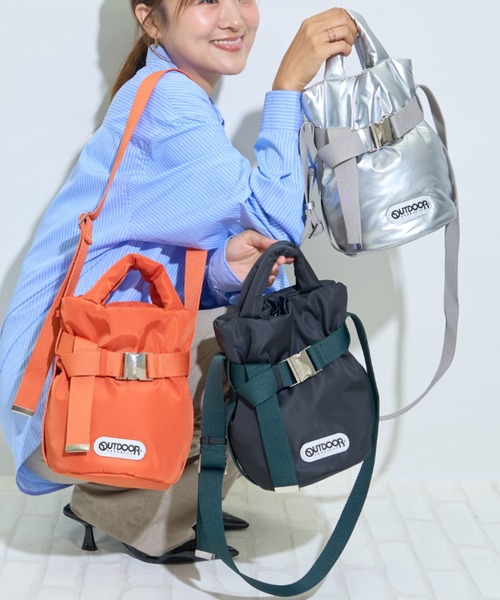 OUTDOOR PRODUCTS（アウトドアプロダクツ）の「ショルダーバッグ　OUTDOOR PRODUCTS　ＳＳサイズ（ショルダーバッグ・レディース・ブラック/シルバー/オレンジ・FREE）」の3枚目の写真
