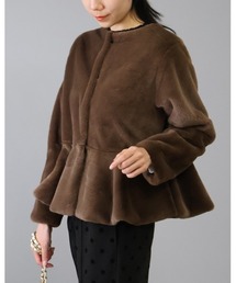 Doumoi（ドゥモエ）の「ペプラムエコファーフェイクファージャケット（ノーカラージャケット）」