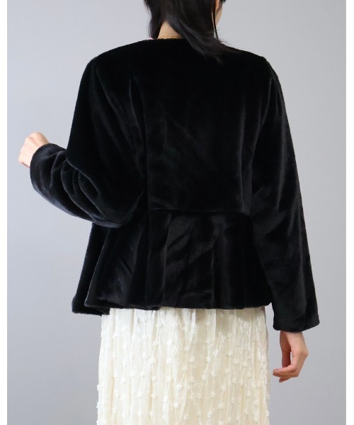 Doumoi(ドゥモエ)の「ペプラムエコファーフェイクファージャケット(ノーカラージャケット・レディース・ブラウン/ブラック/アイボリー/グレー・FREE)」の21枚目の写真