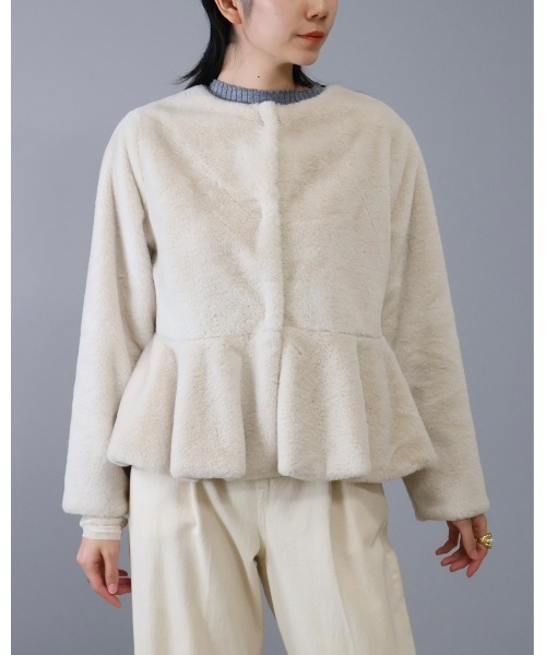 Doumoi(ドゥモエ)の「ペプラムエコファーフェイクファージャケット(ノーカラージャケット・レディース・ブラウン/ブラック/アイボリー/グレー・FREE)」の9枚目の写真