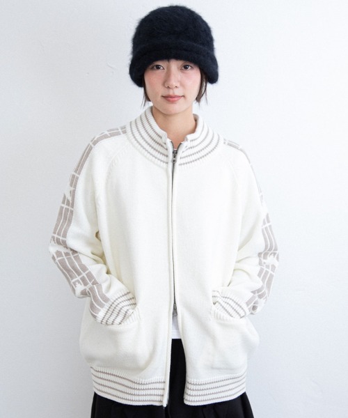 ISTKUNST(イストクンスト)の「A'GEM/9 × .kom 『ISTKUNST/イストクンスト』STAR TRACK KNIT ZIP UP/スタートラック ニット ジップアップ(ニット/セーター・レディース・アイボリー/チャコールグレー・M)」の2枚目の写真