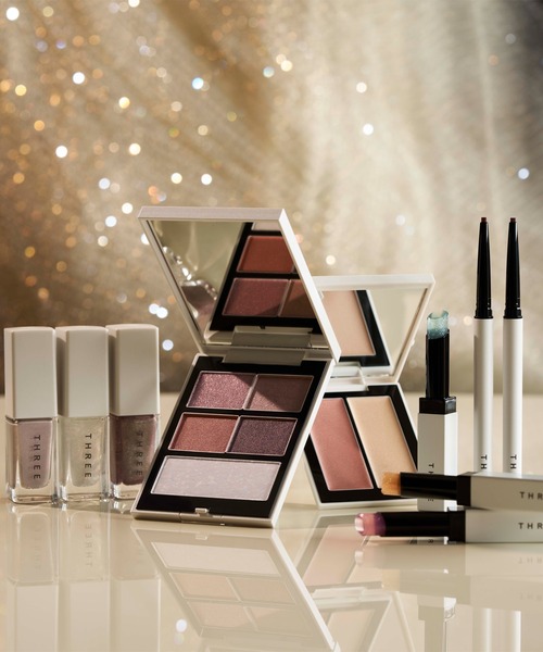 THREE（スリー）の「THREE ネイルラッカー ＜限定＞（マニキュア/ジェルネイル・レディース・X11 WINTER LIGHT/X12 SPARKLE IN THE LIGHT/X10 LET THE LIGHT IN・FREE）」の8枚目の写真