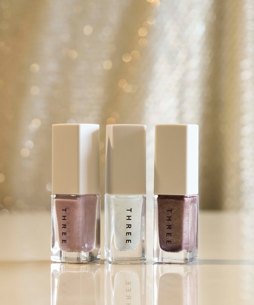 THREE（スリー）の「THREE ネイルラッカー ＜限定＞（マニキュア/ジェルネイル・レディース・X11 WINTER LIGHT/X12 SPARKLE IN THE LIGHT/X10 LET THE LIGHT IN・FREE）」の5枚目の写真