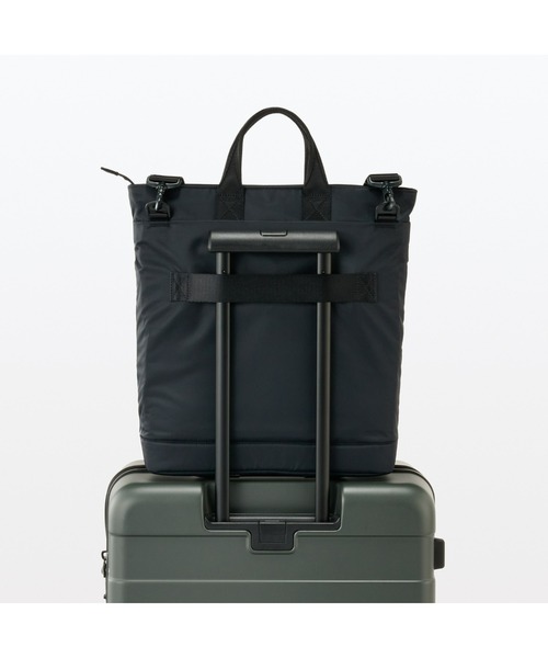 無印良品（ムジルシリョウヒン）の「撥水　ナイロン　２ＷＡＹ　トートバッグ（トートバッグ・レディース・ブラック・FREE）」の4枚目の写真