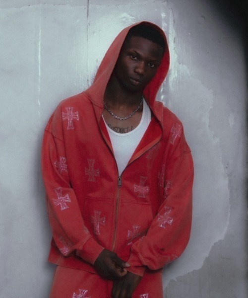 UNKNOWN LONDON（アンノウン・ロンドン）の「UNKNOWNLONDON/アンノウンロンドン/Outline Rhinestone Hoodie（パーカー・メンズ・レッド/ブラック/ベージュ・M/L/XL）」の3枚目の写真