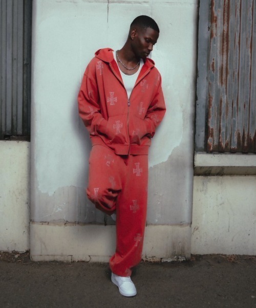 UNKNOWN LONDON（アンノウン・ロンドン）の「UNKNOWNLONDON/アンノウンロンドン/Outline Rhinestone Hoodie（パーカー・メンズ・レッド/ブラック/ベージュ・M/L/XL）」の4枚目の写真