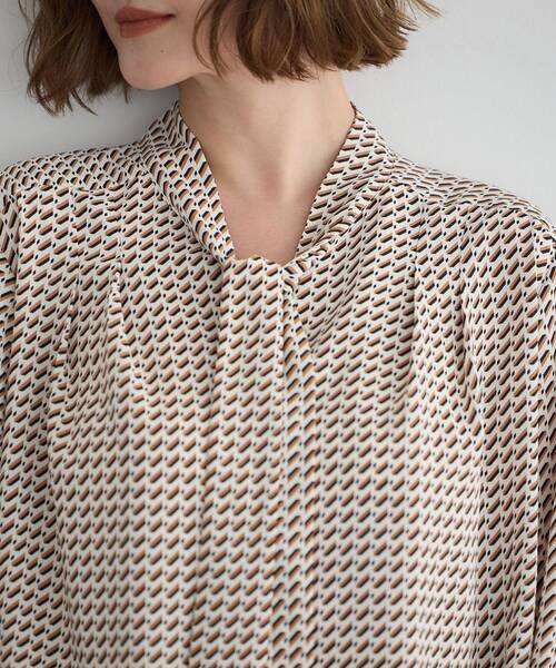 YECCA VECCA（イェッカヴェッカ）の「ジオメ柄ボウタイブラウス（シャツ/ブラウス・レディース・ネイビー/アイボリー・FREE）」の8枚目の写真