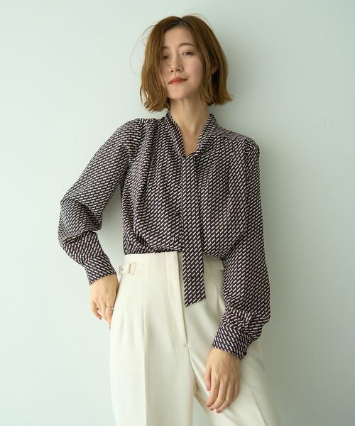 YECCA VECCA（イェッカヴェッカ）の「ジオメ柄ボウタイブラウス（シャツ/ブラウス・レディース・ネイビー/アイボリー・FREE）」の14枚目の写真