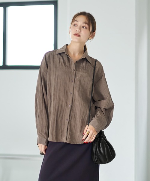 STYLE DELI(スタイルデリ)の「シワ加工グロッシーシャツ(シャツ/ブラウス・レディース・ホワイト系/ブラウン/ライトカーキ・FREE)」の3枚目の写真