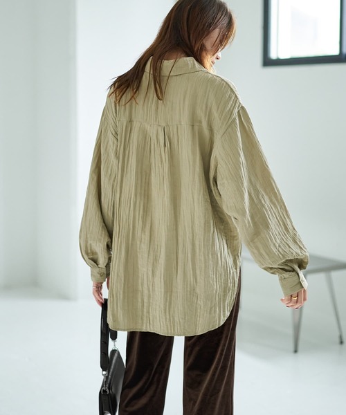 STYLE DELI(スタイルデリ)の「シワ加工グロッシーシャツ(シャツ/ブラウス・レディース・ホワイト系/ブラウン/ライトカーキ・FREE)」の10枚目の写真