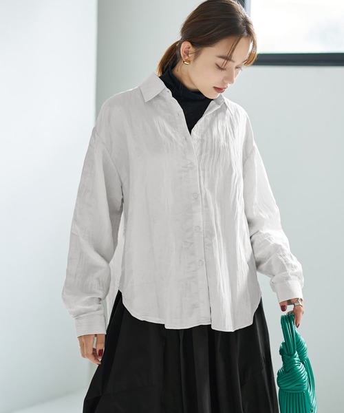 STYLE DELI(スタイルデリ)の「シワ加工グロッシーシャツ(シャツ/ブラウス・レディース・ホワイト系/ブラウン/ライトカーキ・FREE)」の20枚目の写真