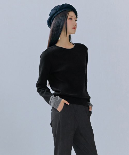 CHASECULT（チェイスカルト）の「レディース 袖配色ラウンドスウェット-CFRG5261C03（ニット/セーター・レディース・ブラック・85/90）」の4枚目の写真