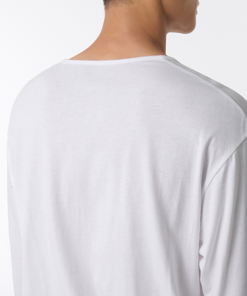 MUSINSA STANDARD（ムシンサスタンダード）の「リラックスドCRスcoopネック長袖Tシャツ[ホワイト]（Tシャツ/カットソー・メンズ・その他・SMALL/MEDIUM/LARGE/X-LARGE/XX-LARGE/XXX-LARGE）」の4枚目の写真
