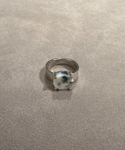 BEARDSLEY（ビアズリー）の「《±BALANCE》シルバーリング（リング・レディース・ホワイト/ピンク/ブルー/グリーン・11/13）」の2枚目の写真