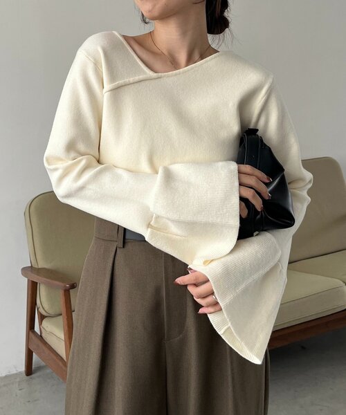 CAPRICIEUX LE'MAGE（カプリシューレマージュ）の「フレア袖アシメネックニット（ニット/セーター・レディース・ブラック/ブラウン/ホワイト系その他・FREE）」の5枚目の写真