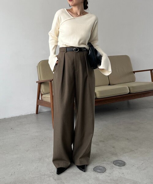 CAPRICIEUX LE'MAGE（カプリシューレマージュ）の「フレア袖アシメネックニット（ニット/セーター・レディース・ブラック/ブラウン/ホワイト系その他・FREE）」の6枚目の写真