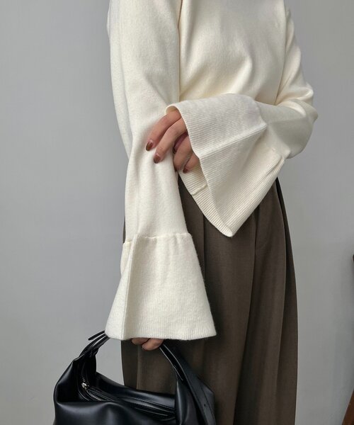 CAPRICIEUX LE'MAGE（カプリシューレマージュ）の「フレア袖アシメネックニット（ニット/セーター・レディース・ブラック/ブラウン/ホワイト系その他・FREE）」の9枚目の写真