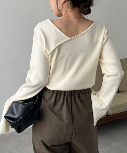 CAPRICIEUX LE'MAGE（カプリシューレマージュ）の「フレア袖アシメネックニット（ニット/セーター・レディース・ブラック/ブラウン/ホワイト系その他・FREE）」の10枚目の写真