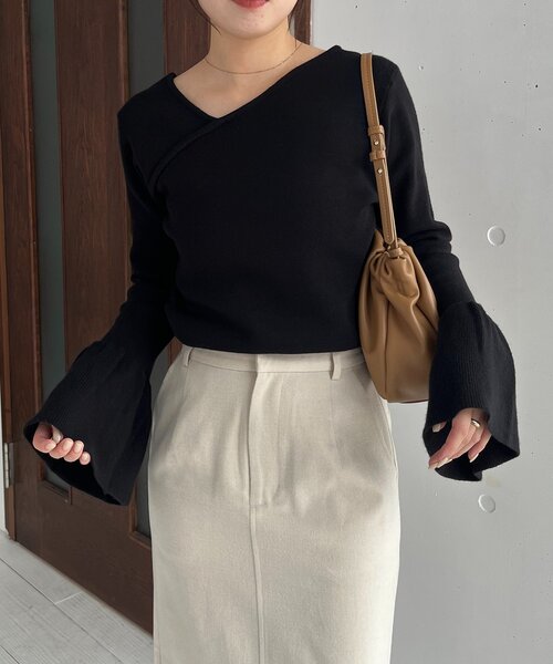 CAPRICIEUX LE'MAGE（カプリシューレマージュ）の「フレア袖アシメネックニット（ニット/セーター・レディース・ブラック/ブラウン/ホワイト系その他・FREE）」の20枚目の写真