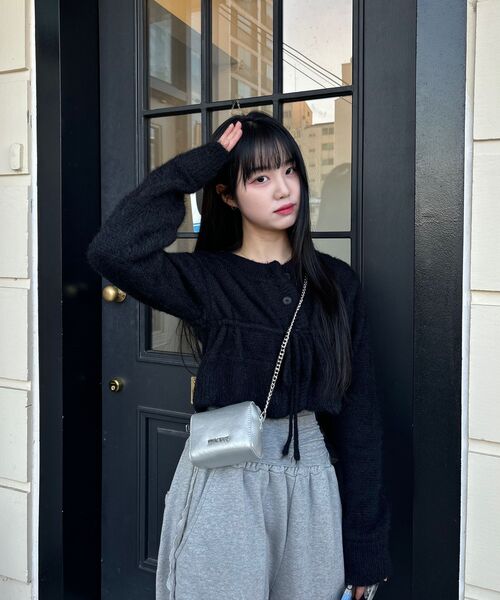 Vivacious(ビバシャス)の「Foy Chain Mini Bag - 7COL(メッセンジャーバッグ・レディース・バーガンディー/ベージュ/ブラウン/グレー/ピンク/シルバー/ブラック・FREE)」の19枚目の写真