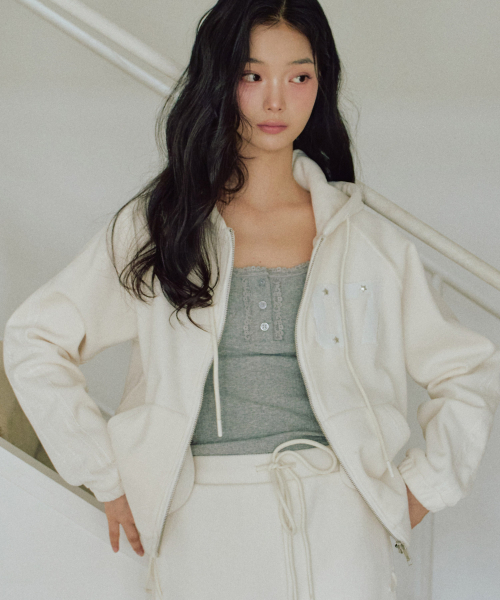 ZEROPLANET（ゼロプラネット）の「クロエベルボアフードジップアップ [アイボリー]（パーカー・レディース・アイボリー・SMALL/MEDIUM）」の2枚目の写真