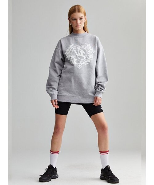 MENASOO(ミナス)の「UNISEX HERITAGE EMBLEM MOCK-NECK SWEATSHIRT MELANGE(スウェット・レディース・その他・FREE)」の2枚目の写真