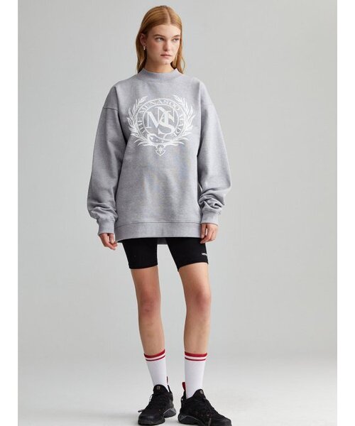 MENASOO(ミナス)の「UNISEX HERITAGE EMBLEM MOCK-NECK SWEATSHIRT MELANGE(スウェット・レディース・その他・FREE)」の3枚目の写真