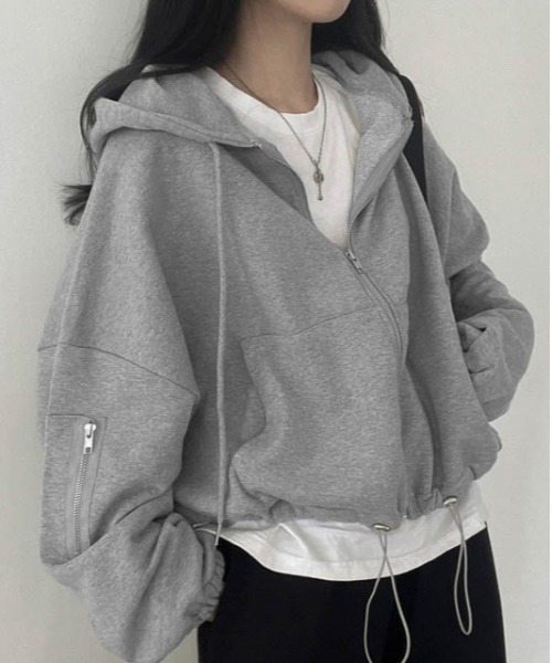 AMELY(エミリー)の「裏起毛 ドロスト ショート ジップアップ パーカー(パーカー・レディース・ブラック/オートミール/ブラウン/グレー・フリー)」の2枚目の写真