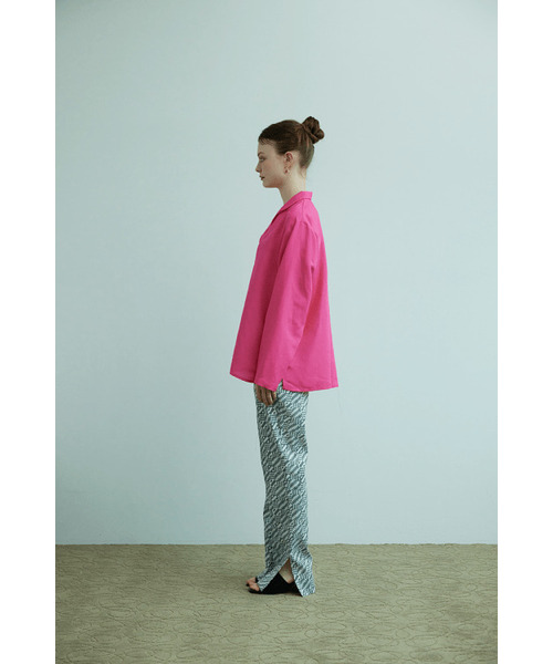 KOOKEESEE(クキシ)の「セミブーツカットラミプリントスリットパンツ_ホワイト(その他パンツ・レディース・その他・SMALL/MEDIUM)」の3枚目の写真