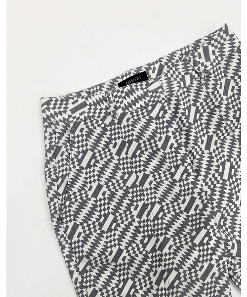 KOOKEESEE(クキシ)の「セミブーツカットラミプリントスリットパンツ_ホワイト(その他パンツ・レディース・その他・SMALL/MEDIUM)」の19枚目の写真