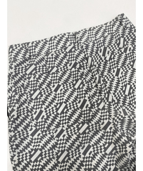 KOOKEESEE(クキシ)の「セミブーツカットラミプリントスリットパンツ_ホワイト(その他パンツ・レディース・その他・SMALL/MEDIUM)」の22枚目の写真