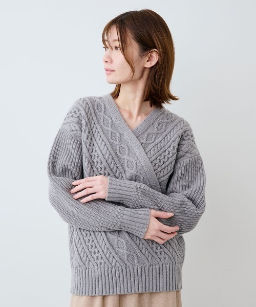 IEDIT（イディット）の「ＩＥＤＩＴ　ケーブル編みカシュクールニット（ニット/セーター・レディース・パープル/グレー/オフホワイト・S/LL/M/L/3L）」の3枚目の写真