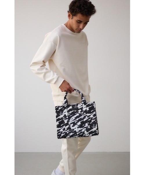 AZUL by moussy（アズールバイマウジー）の「スクエアミドルバッグ（トートバッグ・メンズ・ブラック/ホワイト系その他・FREE）」の4枚目の写真