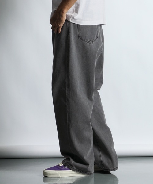 The DUFFER of ST.GEORGE(ザダファーオブセントジョージ)の「【WEB限定アイテム】STRAIGHT BAGGY JEANS:ブリーチ加工 ワイドストレート バギージーンズ(デニムパンツ・メンズ・ライトグレー・X-LARGE/LARGE/MEDIUM/SMALL)」の5枚目の写真