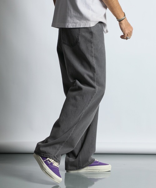 The DUFFER of ST.GEORGE(ザダファーオブセントジョージ)の「【WEB限定アイテム】STRAIGHT BAGGY JEANS:ブリーチ加工 ワイドストレート バギージーンズ(デニムパンツ・メンズ・ライトグレー・X-LARGE/LARGE/MEDIUM/SMALL)」の2枚目の写真