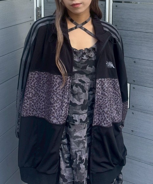 Candy Stripper（キャンディストリッパー）の「BRAVE DINOSAUR JERSEY ブルゾン（ブルゾン・レディース・ピンク/ブルー/ブラック・FREE）」の2枚目の写真