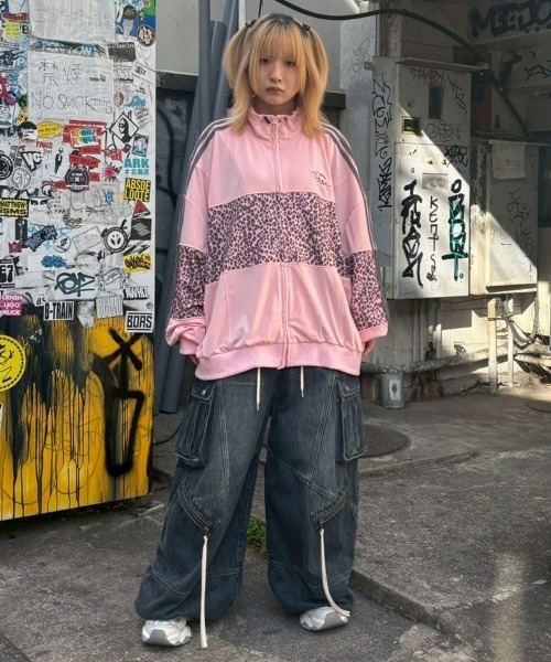 Candy Stripper（キャンディストリッパー）の「BRAVE DINOSAUR JERSEY ブルゾン（ブルゾン・レディース・ピンク/ブルー/ブラック・FREE）」の12枚目の写真