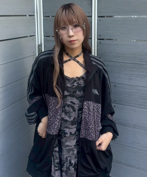 Candy Stripper（キャンディストリッパー）の「BRAVE DINOSAUR JERSEY ブルゾン（ブルゾン・レディース・ピンク/ブルー/ブラック・FREE）」の13枚目の写真