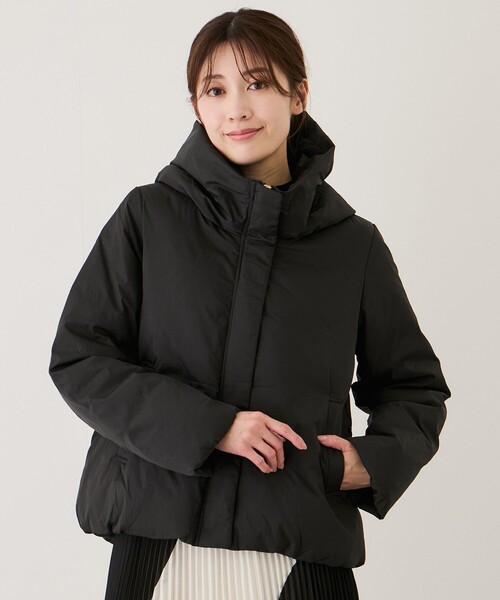 Jayro(ジャイロ)の「ナイロンマイクロタフタフード付きショートダウン(ダウンジャケット/コート・レディース・ブラック/ベージュ系その他2/ホワイト系その他・M)」の4枚目の写真