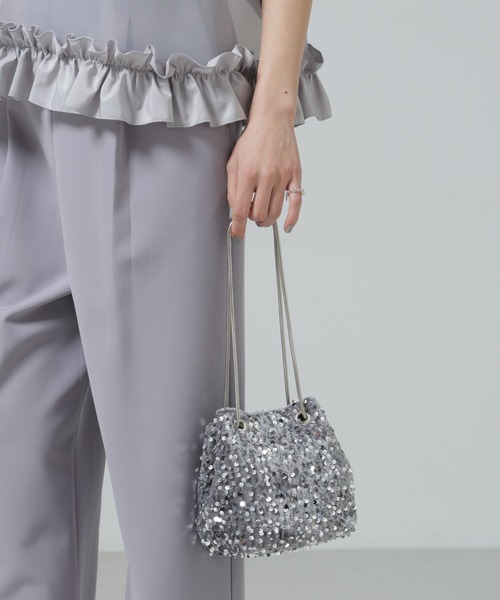 NANO universe(ナノユニバース)の「スパンコール巾着バッグ(ショルダーバッグ・レディース・ブラック/シルバー・F)」の1枚目の写真