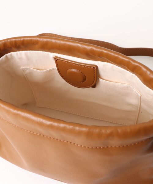 A.P.C.（アーペーセー）の「SAC NINON MINI/バッグ（ショルダーバッグ・レディース・ブラウン系その他・ONESIZE）」の4枚目の写真