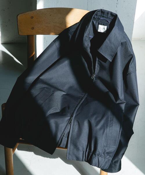 URBAN RESEARCH DOORS(アーバンリサーチドアーズ)の「ヘムシャーリング フルジップ ブルゾン(ブルゾン・メンズ・ベージュ/ネイビー・MEDIUM/LARGE)」の2枚目の写真