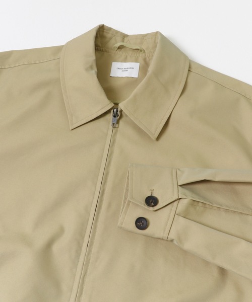 URBAN RESEARCH DOORS（アーバンリサーチドアーズ）の「ヘムシャーリング フルジップ ブルゾン（ブルゾン・メンズ・ベージュ/ネイビー・MEDIUM/LARGE）」の4枚目の写真