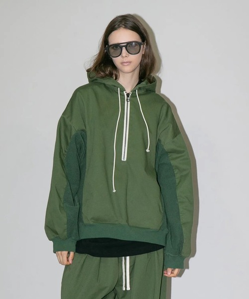 my beautiful landlet(マイビューティフルランドレット)の「【my beautiful landlet】COTTON & POLYESTER × SWEAT PULLOVER HOODIE(パーカー・メンズ・ブラック/キナリ/グリーン・0/1)」の3枚目の写真